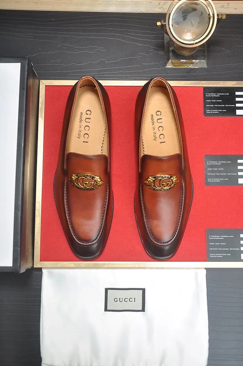 Men's shoes💰500💶Italy's top luxury men's shoe giant (GUCCI) (Gucci) (full cowhide lining) new arrival🍃Original European style🔰 Pleasant to the eye😍In order to make the shoes more durable and non-deformable🌀The production continues to follow traditional methods but there is still no lack of innovation💪Choose original sheepskin for the leather♻️ Smooth and natural And extra bright ⭐Made of imported cowhide, the first choice of rich people 38-45 (45 customized)
